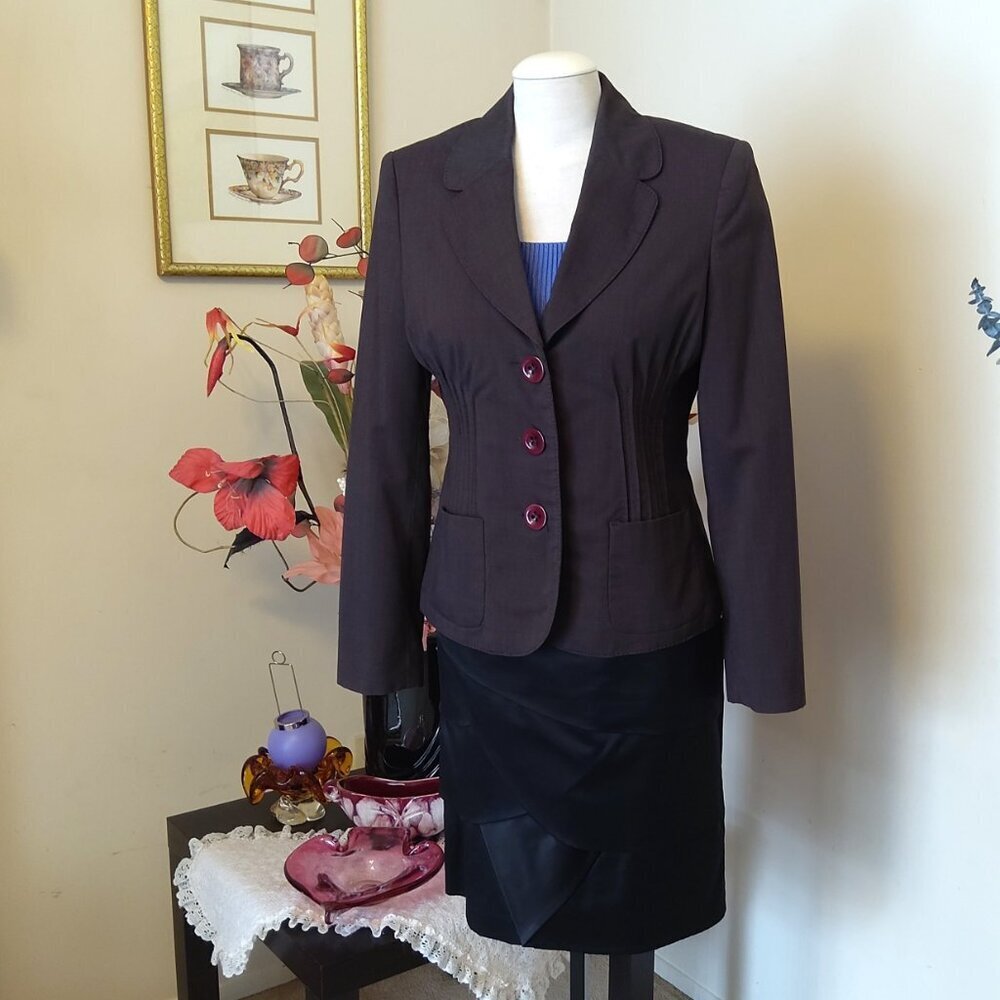 Women's Brown Tailored Blazer with 3-Button Front, size 10 - Picture 3 of 7